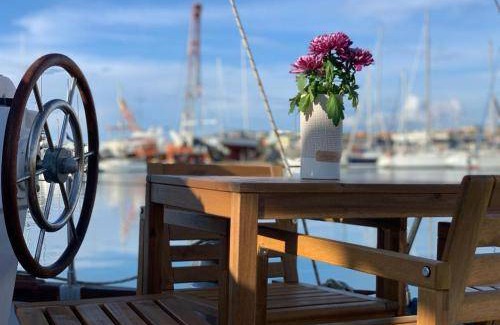 Alghero Boat Rental | Houseboat ∙ 3 bedrooms ∙ 4 guests