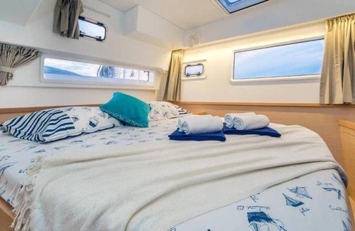 Split Boat Rental | Houseboat ∙ 4 bedrooms ∙ 10 guests