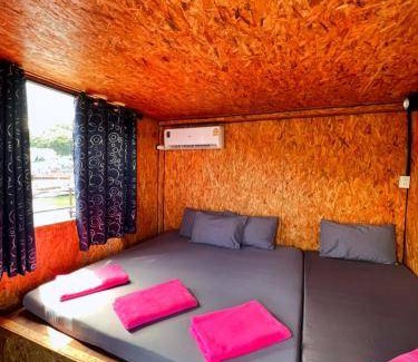 Tha Kradan Boat Rental | Houseboat ∙ 5 bedrooms ∙ 20 guests
