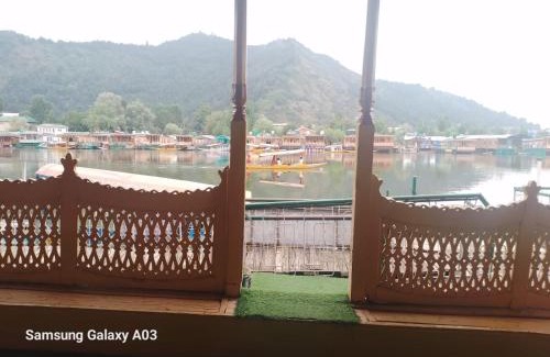 Dal Lake Resort | Houseboat Aristotle Excellence
