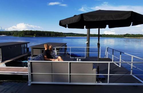 Middelaar Boat Rental | Houseboat at Mookerplas with Barrel Sauna