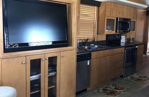 Oaks Corners Boat Rental | Houseboat at the Mouth of Seneca Lake!