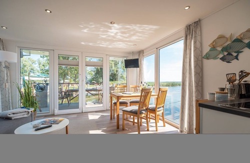 Kroeslin Boat Rental | Houseboat Glaukos
