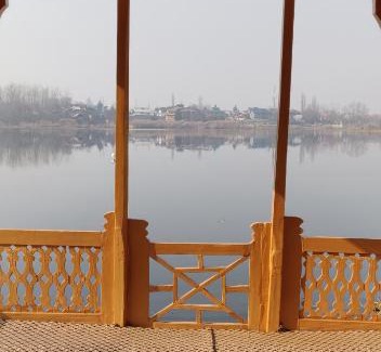 Sudarbal Boat Rental | Houseboat Kohisar