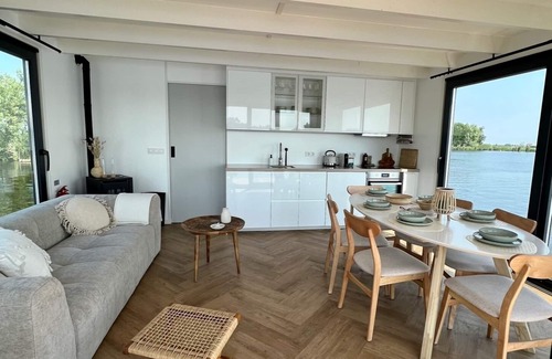 Kaag Boat Rental | Houseboat "Nevel" at the Kagerplassen tender included