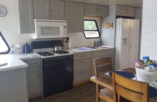 Coopersville Boat Rental | Houseboat on Grand River on private wooded lot
