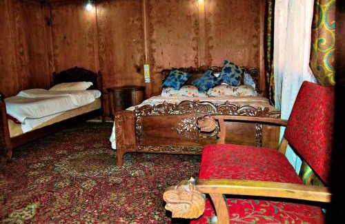 Khattalwada Boat Rental | Houseboat Queen Of Africa