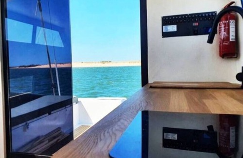 Sao Pedro Boat Rental | houseboat waterfront sleepandboat