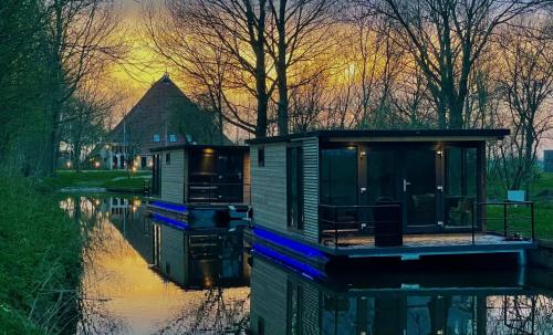 Weidum Boat Rental | Houseboats Pean-buiten Weidum