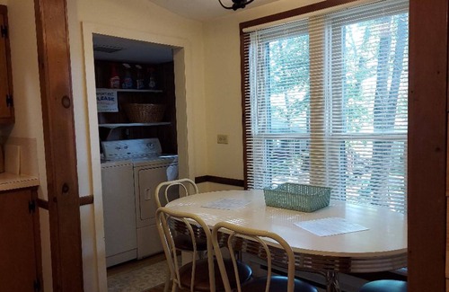Lake George Cottage | Housekeeping Cottage - near Lake George & Adirondacks
