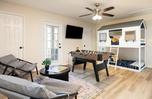 Atascocita House | Houston Escape Heated Pool Cabana & Game Room