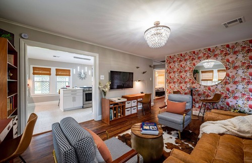 Greater Heights House | Houston Heights VRBO Bungalow, KingBed, Fenced Yard, Pet Friendly, Stocked Kitcn