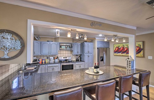Barrett House | Houston Riverfront House w/Deck & Private Dock!