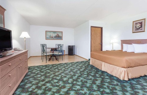 Melville Hotel | Howard Johnson by Wyndham Melville