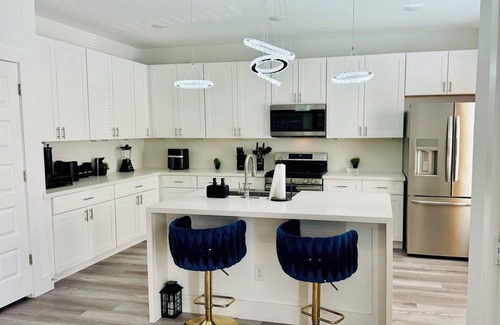 Northside House | HTX l Downtown l King Suite l Self Check-in l Medical District l Long-term Stays