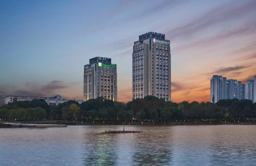 Kunshan Hotel | HUALUXE Kunshan Huaqiao by IHG - F1 Racing Preferred Hotel