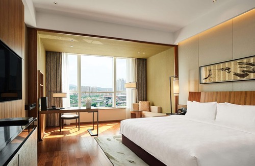 Beilun Hotel | HUALUXE Ningbo Harbor City by IHG
