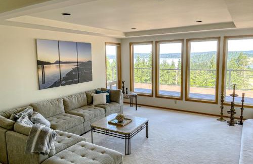 Oak Harbor House | Hubbard Hill Haven