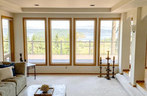 Oak Harbor House | Hubbard Hill Haven