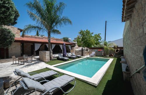 Anogyra Villa | Hubstay - To Palati Villa with Private Pool Anogyra
