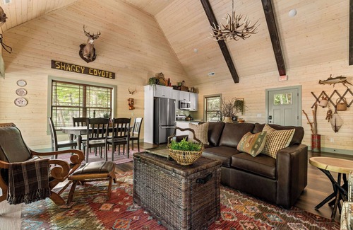 Branson House | Huck's Hollow | Hot Tub & Pools