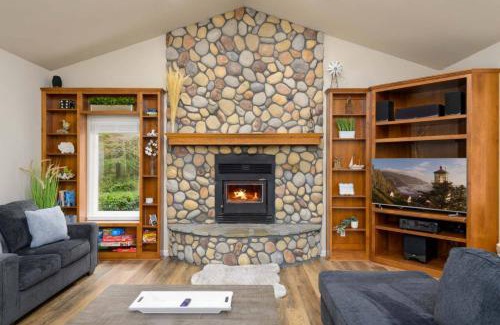 Dunes City House | Huckleberry House