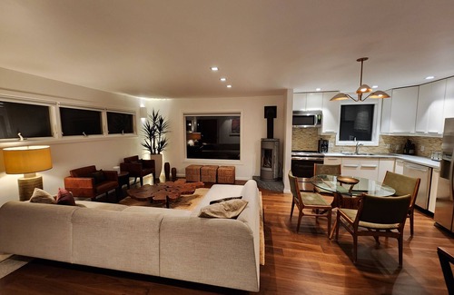 Hudson House | Hudson River/Catskill Mtn Views 2 Bdrm Contemporary, Hudson NY