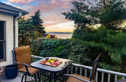 Briarcliff Manor House | Hudson River Views Firepit Patio Dog Run Game Room Stone Manor