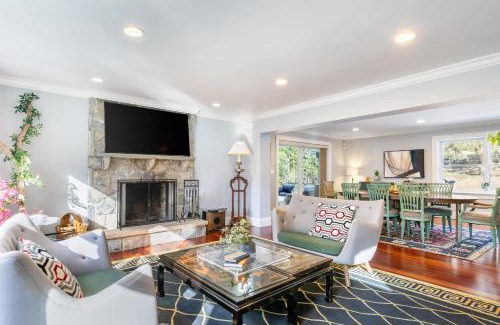 Briarcliff Manor House | Hudson River Views Firepit Patio Dog Run Game Room Stone Manor