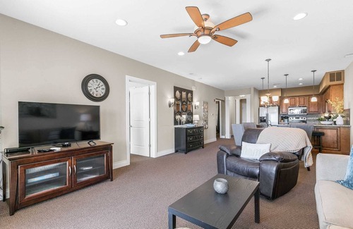 Branson Condo | Huge 2 Bedroom Condo - Pets, Elevator, Close to Rec-Plex and Branson Hills | 1405