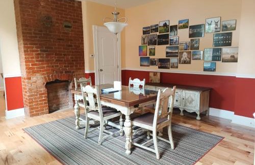 Northside House | Huge 2 Bedroom House in the Heart of Northside!