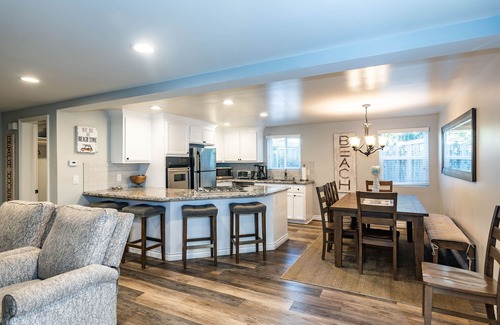 Silver Strand House | Huge 3,600 square foot beach house 5 houses from the sand at Silver Strand Beach