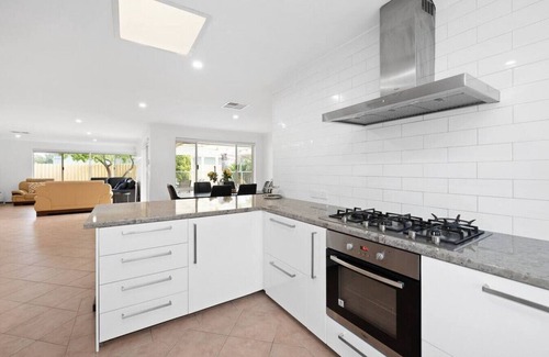 Bull Creek House | Huge 4bed-2bath Family Home - Close to Everything and Everything you Need