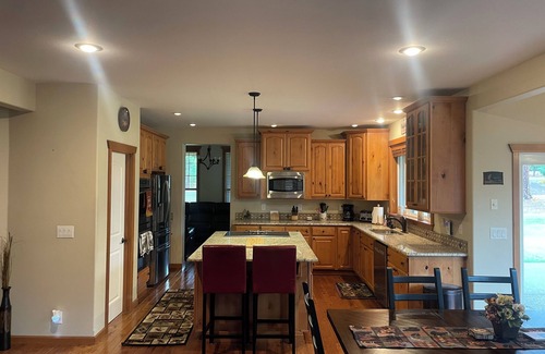 Cle Elum House | HUGE 6 bedroom Cabin next to Snow Park and ATV trails in South Cle Elum, WA