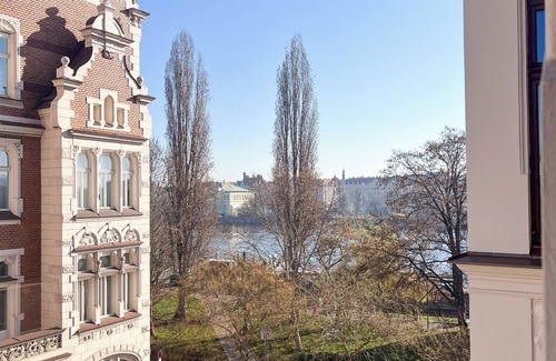 Smichov Apartment | Huge Apartment 1 min from Dancing House, Prague on the river, 5 Star