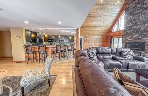 Mountainside House | Huge, Beautiful and Quiet Home with Amazing Amenities