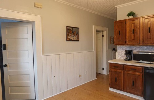 West Orange House | Huge Family Home | Sleeps 14- Free Parking near NY