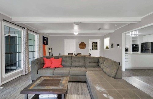 Huntsville House | Huge Home! | 5 Bedrooms | 2 Kitchens | Sleeps 16+