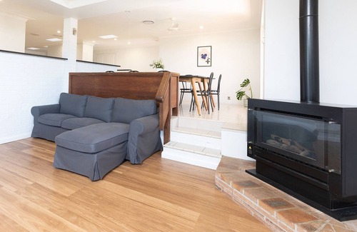 Whoota House | Huge Lake front property close to Blueys Beach and Seal Rocks
