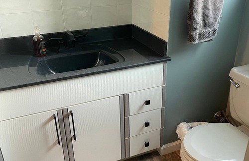 Colgate Apartment | Huge Loft by Pewaukee Lake