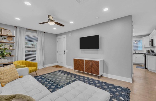 Asbury Park House | Huge Modern 4BR Apt. Porch&Parking, 2 Blks to Bch!