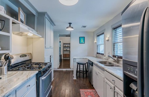 Piedmont Heights House | Huge one bedroom inlaw apartment near the Beltline