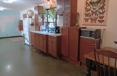 South End House | Huge private duplex. Artist's details. Easy! Fun!.