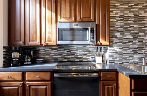 Highlands House | Huge Remodeled Home, Walk to Everything! 5 bedrooms/5 baths with patio and grill