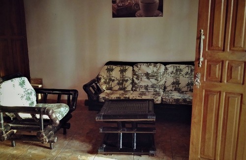 Tukad Mungga Bed & Breakfast | Huge room with open bathroom overlooking rice fields