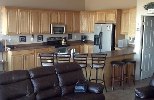Greenehaven House | Huge Views Huge Home 5 BDRM Unobstructed View of Lake Powell Secluded Quiet