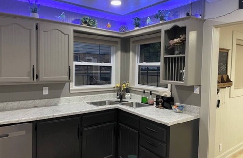 Hugo House | Hugo Cozy Cottage | Near Choctaw Casino & Dining
