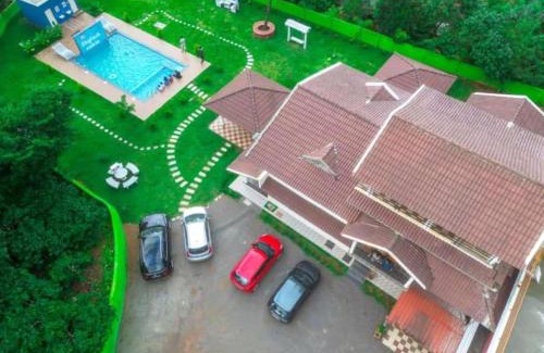 Mudigere Villa | Hulihara Homestay - Pool, 4BH, Home Food, Estate