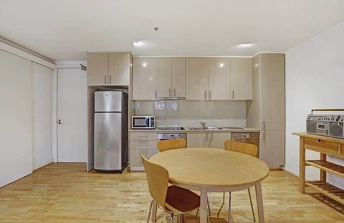 Footscray Apartment | Humble Abode @Footscray (CBD Accessible)