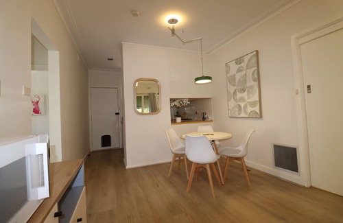 Heathmont Apartment | Humble Abode near Train Station, Costco, Eastland